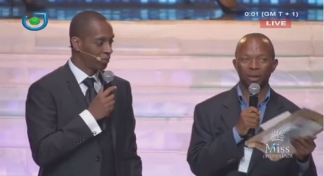 Duel en direct entre Claudy Siar et un…