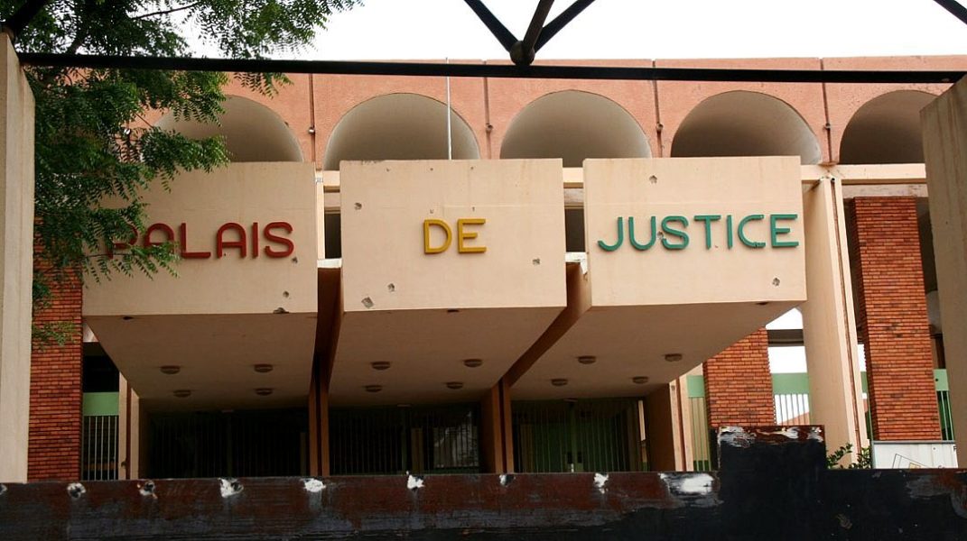 Elle détourne un ticket gagnant de PMU et écope de 8 mois de prison