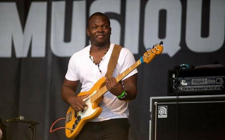 Achille Ouattara, artiste-musicien Un bassiste…