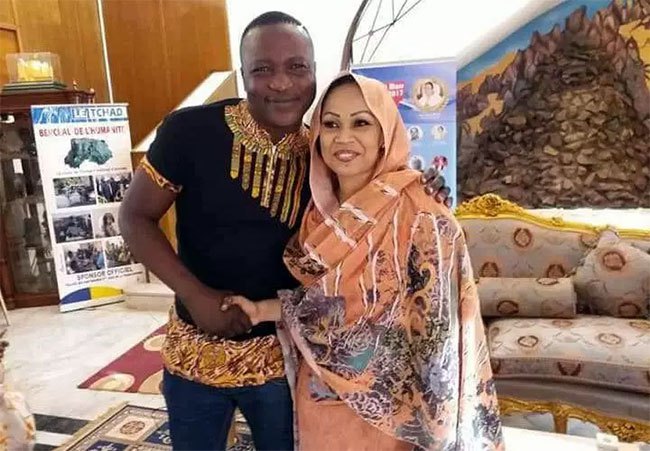 Une photo de Mawndoé avec la première dame…
