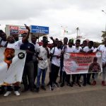 Show-biz: Dj Arafat enfin de retour à Abidjan, de nombreux fans l’accueillent