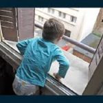 Coup de chance : Un autre enfant sauvé du haut d’un immeuble