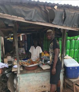 Aristide Bancé et la vendeuse d’attiéké