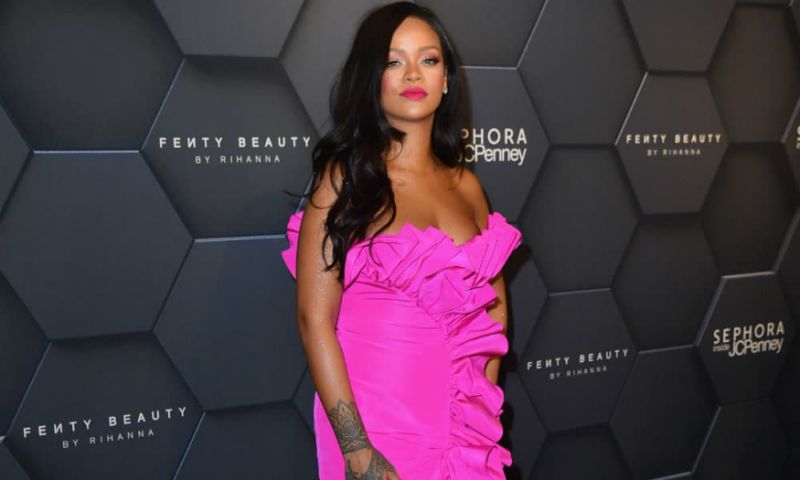 Rihanna présente ses excuses aux…