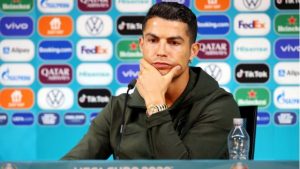 People: Christiano Ronaldo snobe Coca Cola et invite…